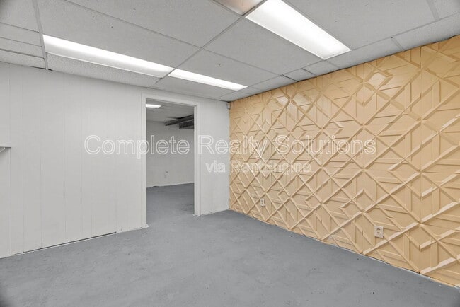 Building Photo - 7219 Harney Ave