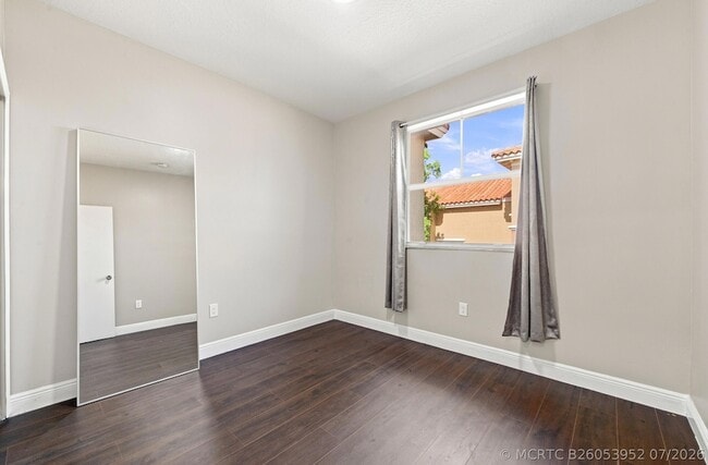 Building Photo - 732 SW 106th Ave