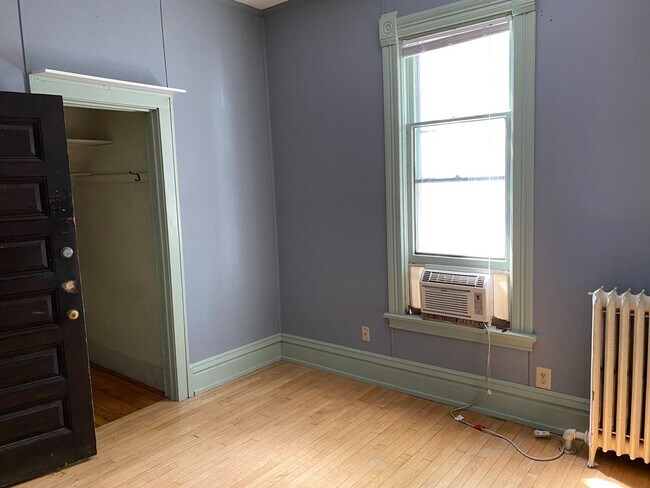 Building Photo - In the Heart of Dinkytown - Amazing 6 bedroom Victorian Rental Home,  Fall 2026!