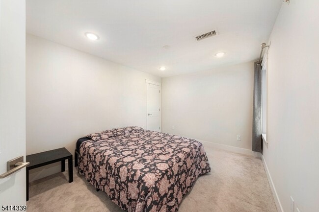 Building Photo - 707 Station Rd