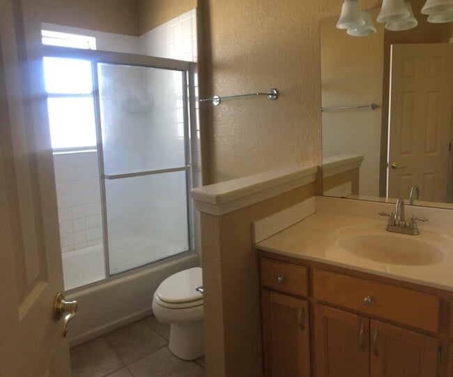 Building Photo - 556 Pinar Del Rio Dr