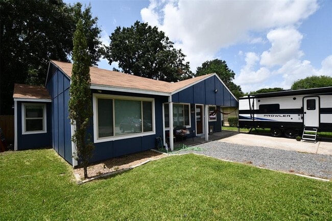 Building Photo - 3722 Yellowstone Blvd