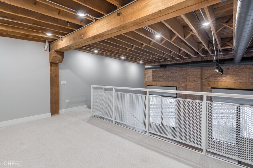 Building Photo - 729 N Sangamon St