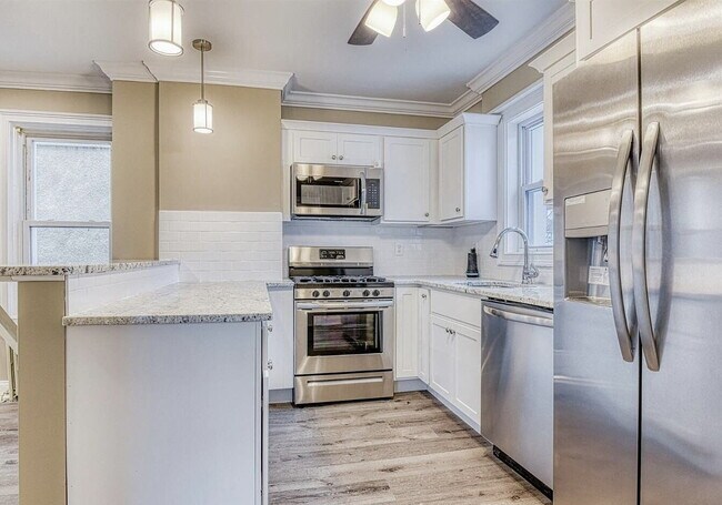 Building Photo - 3-Bed, 3-Bath in New Brunswick – Your Perfect Retreat!"