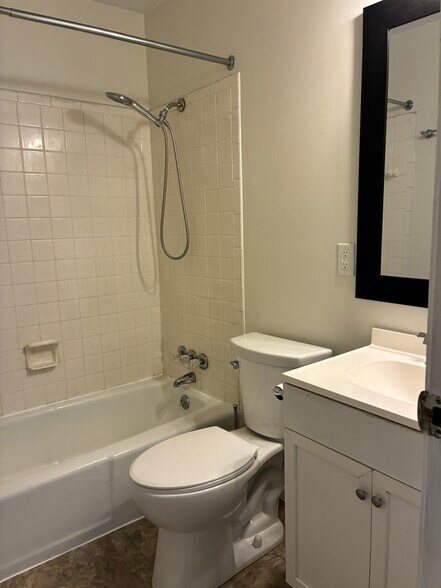 Building Photo - 309 Sandra Dr