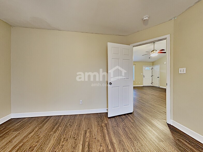Building Photo - 7044 Pelsor Ln