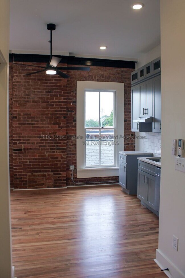 Building Photo - 4 6/8 Zebulon St