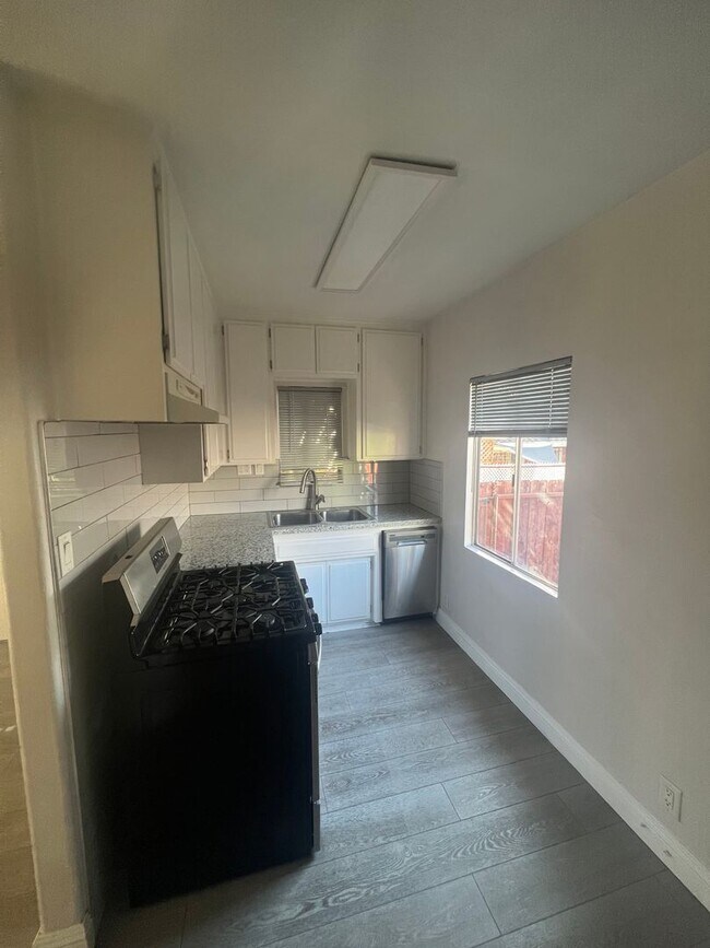 Building Photo - 1917 New Jersey St