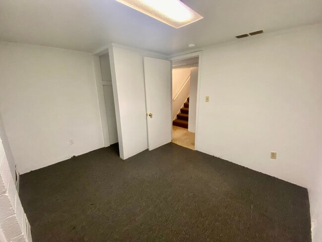 Building Photo - 4 bedroom house  Close to EMU in Ypsilanti- Available Fall 2026