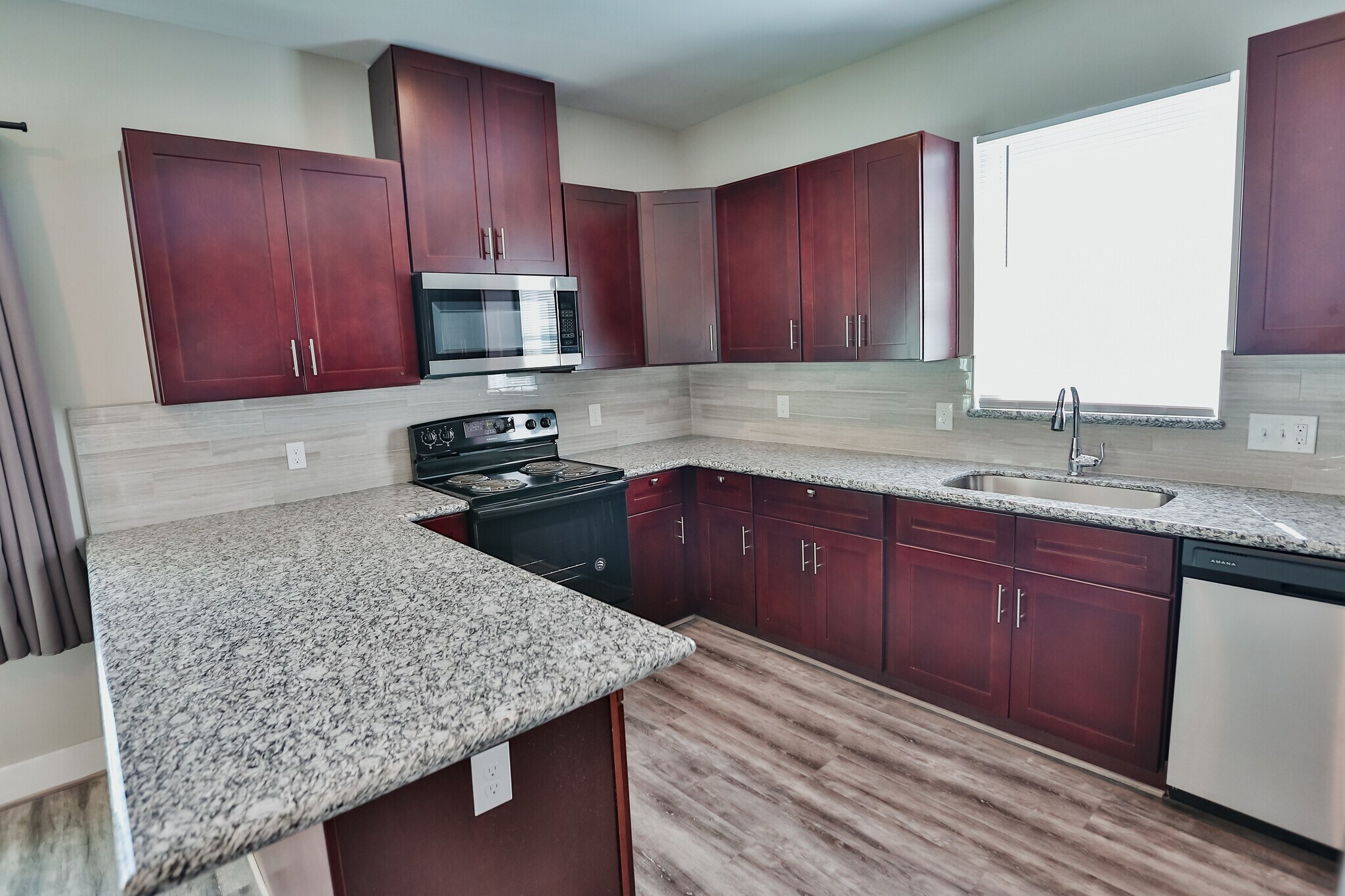 Building Photo - 3245 Dixie Dr