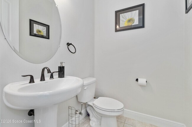 Building Photo - 8212 Paragrass Ave