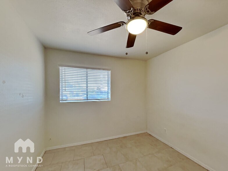 Building Photo - 5619 N 61st Cir