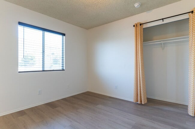 Building Photo - 450 N Coronado St