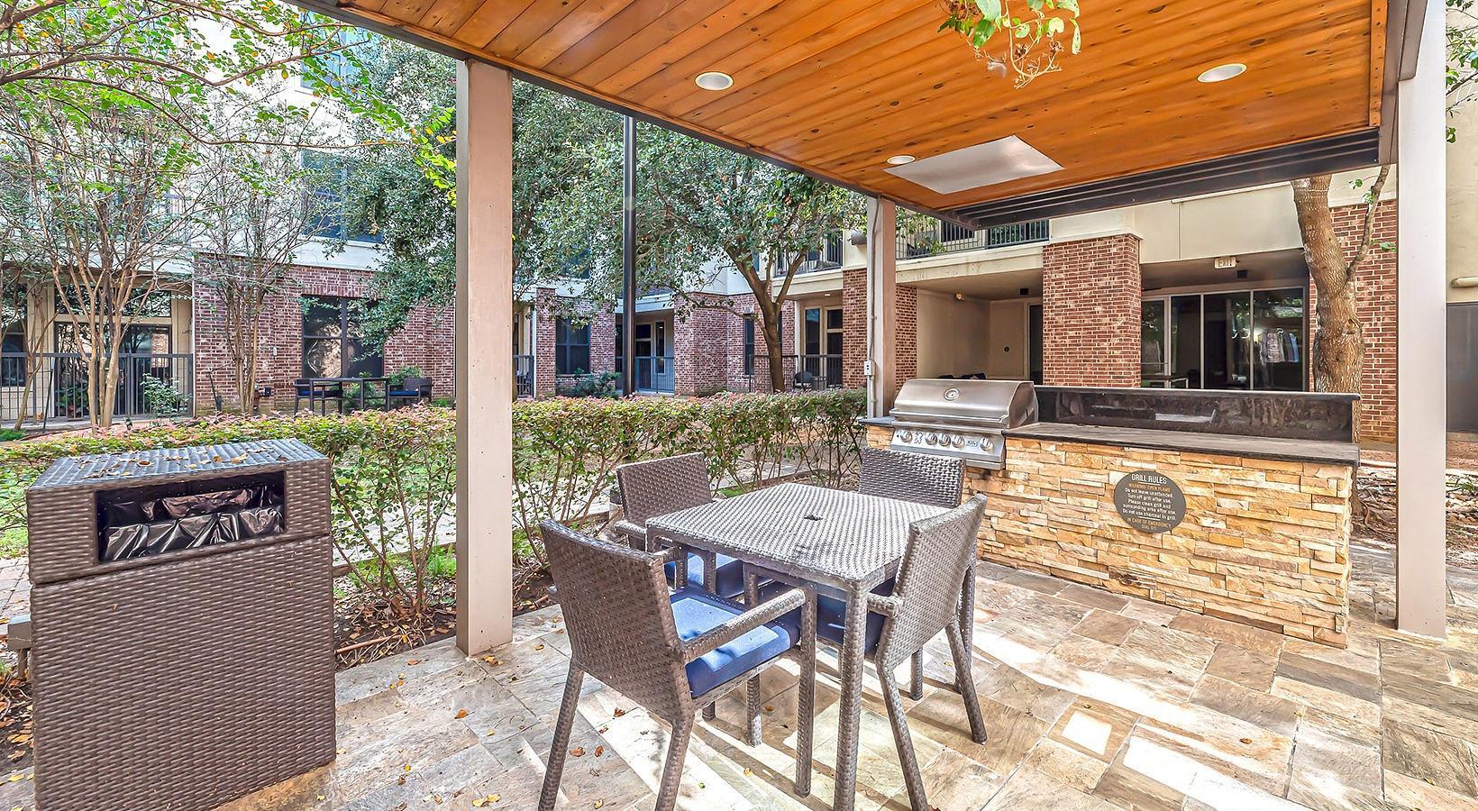 Building Photo - 2626 Fountain View Dr