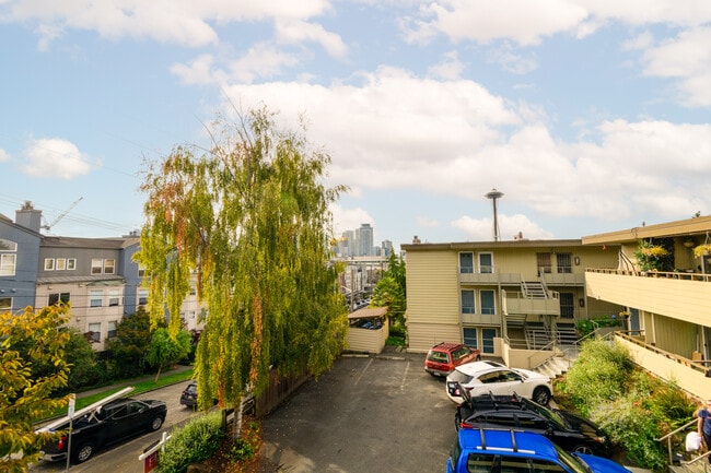 Building Photo - 901 5th Ave N