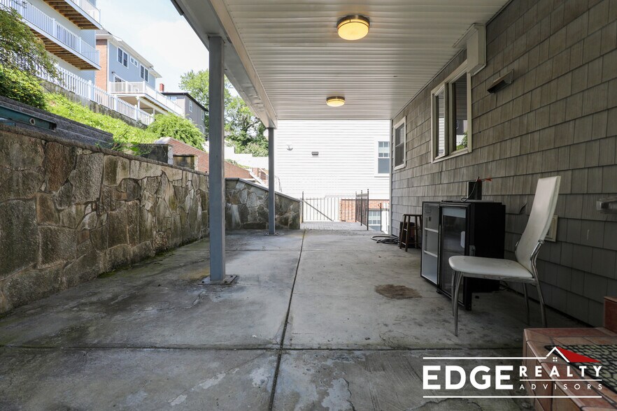 Building Photo - 42 Gerrish St