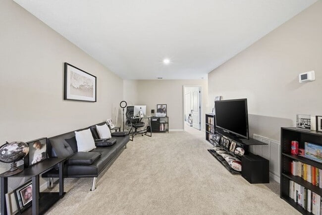 Building Photo - Located in the gated Hammocks community, professionally managed & PRIVATE OWNER