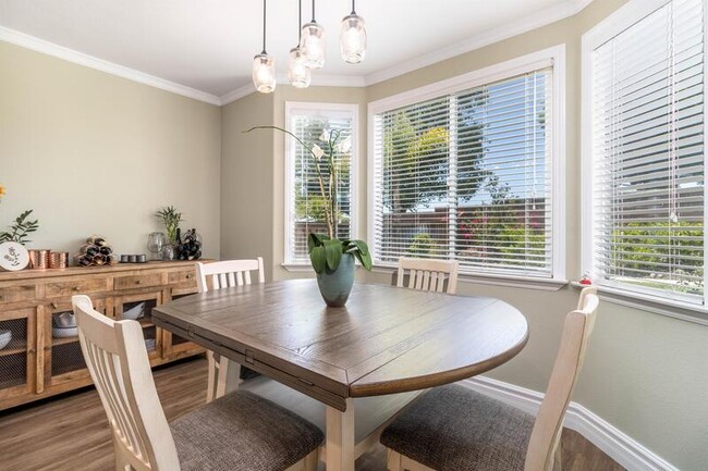 Building Photo - 38945 Turtle Pond Ln