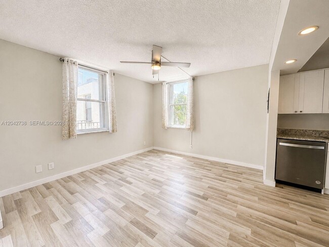 Building Photo - 20200 W Country Club Dr