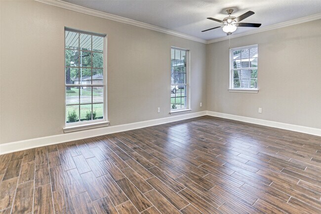 Building Photo - 4315 Woodvalley Dr