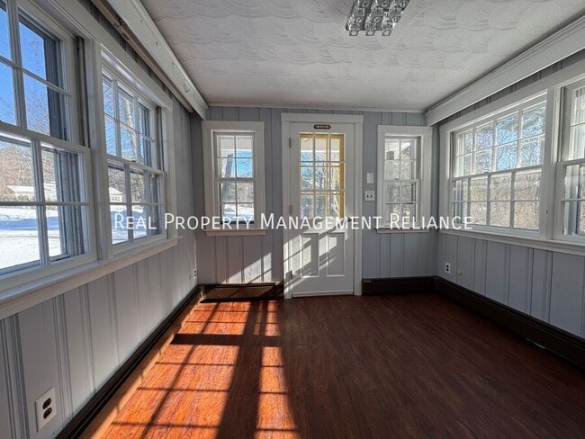 Building Photo - 30 Morningside Ln