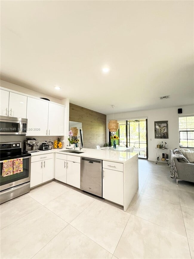 Building Photo - 13017 Riverwalk Cir S