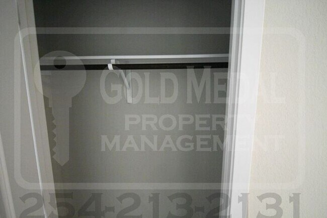 Building Photo - 335 Black Opal Dr