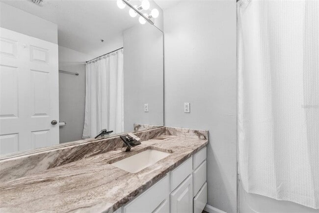 Building Photo - 1203 Bay Club Cir