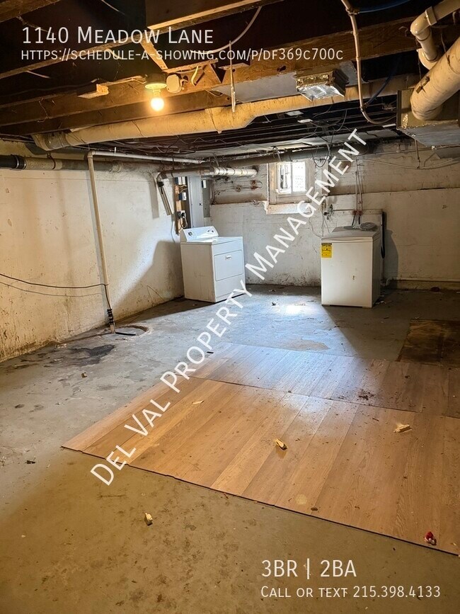 Building Photo - 1140 Meadow Ln