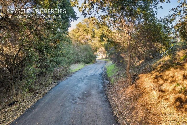 Building Photo - Country living at its best! Gorgeous 5bd h...