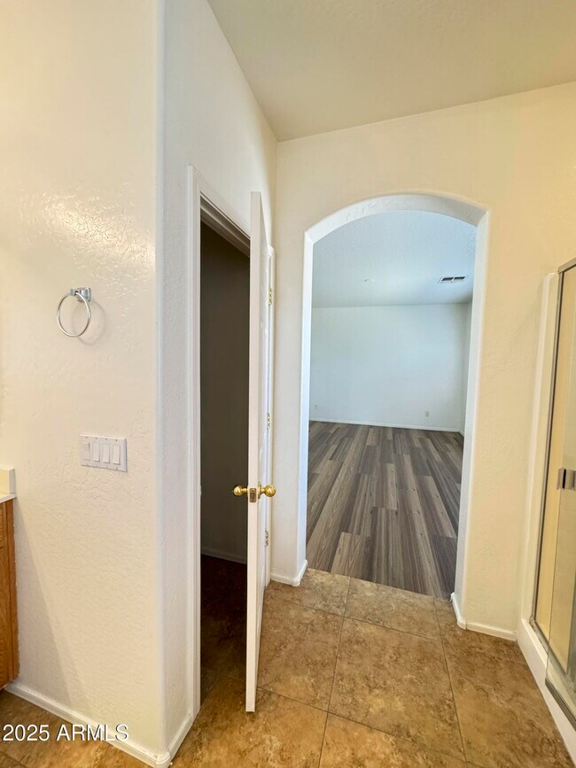 Building Photo - 33433 N Madison Way Dr