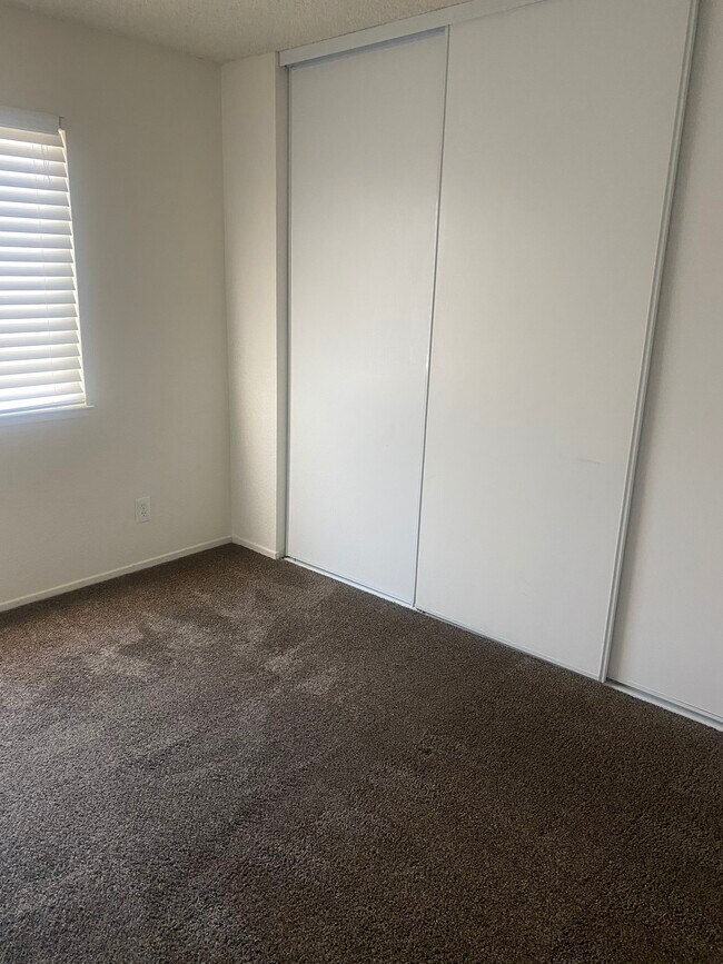 Building Photo - 10 Clark Creek Cir