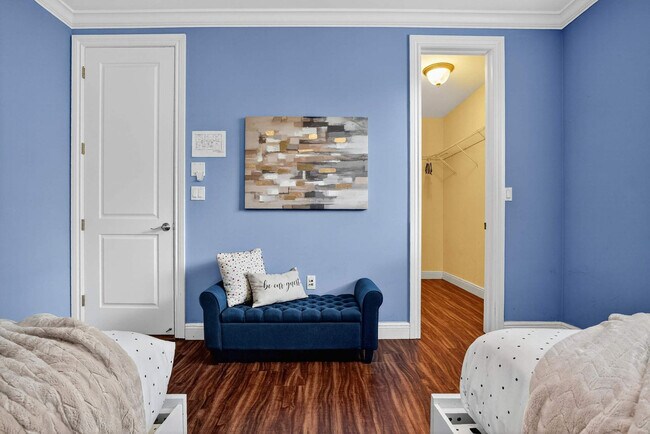 Building Photo - 1705 NE 11th St