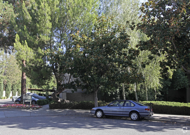 Building Photo - 573 W Latimer Ave