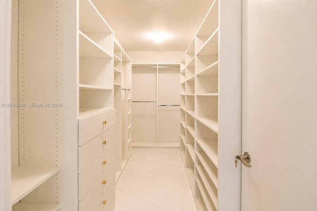 Building Photo - 15901 Collins Ave