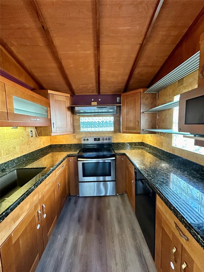 Building Photo - 354 2nd St