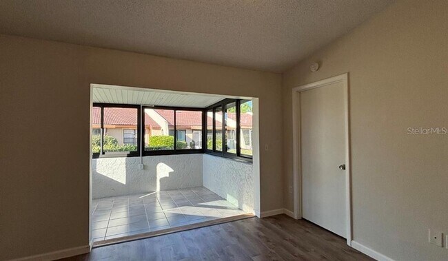 Building Photo - 3677 Longmeadow Dr