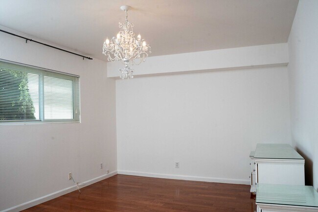 Building Photo - 4521 Colbath Ave