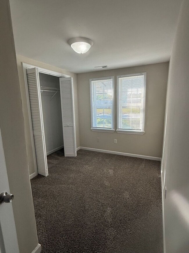 Building Photo - Nice 3 bedroom 1 bathroom