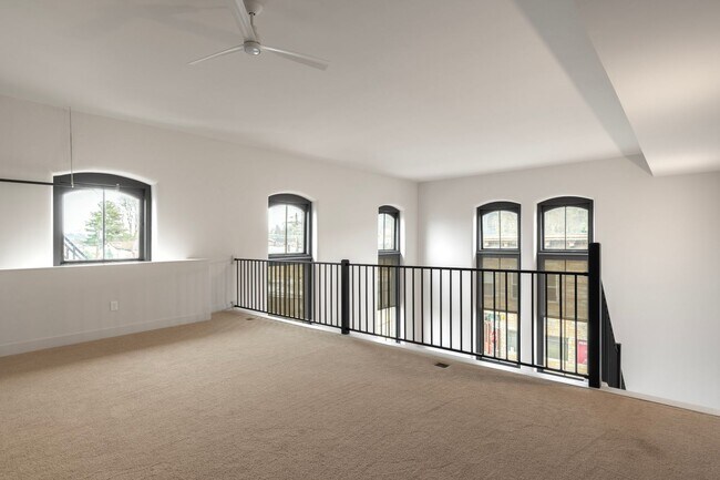 Building Photo - Burton One Bedroom Loft