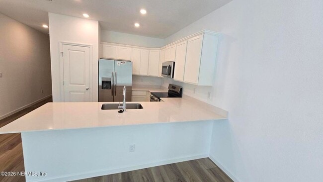 Building Photo - 653 Holly Lks Dr
