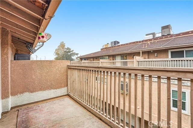 Building Photo - 334 S Walnut Ave