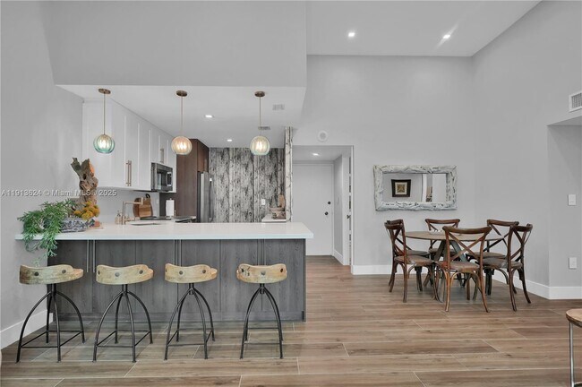 Building Photo - 5555 Collins Ave