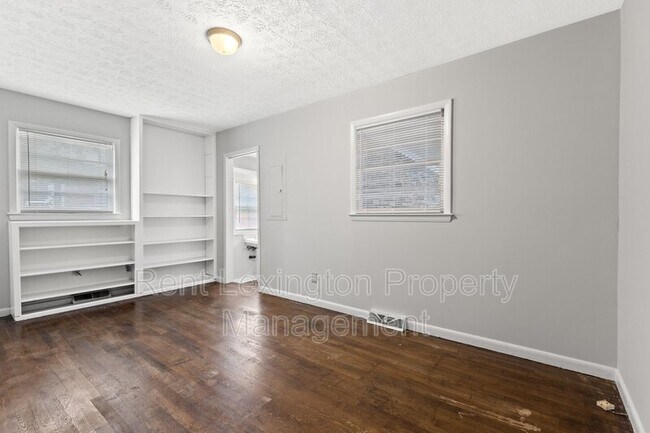 Building Photo - 228 Kenlock Dr