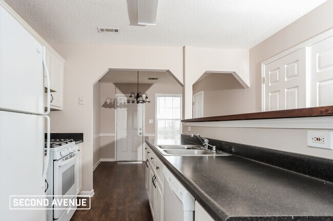 Building Photo - 1402 N Hampton Dr