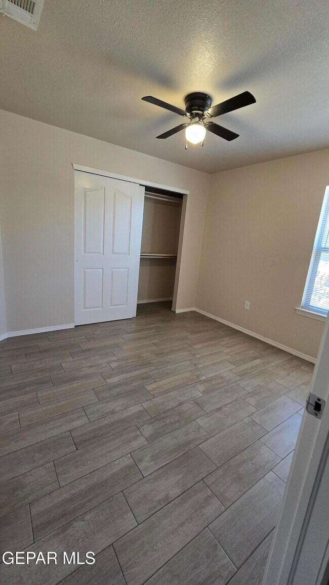 Building Photo - 14229 Otter Point Ct