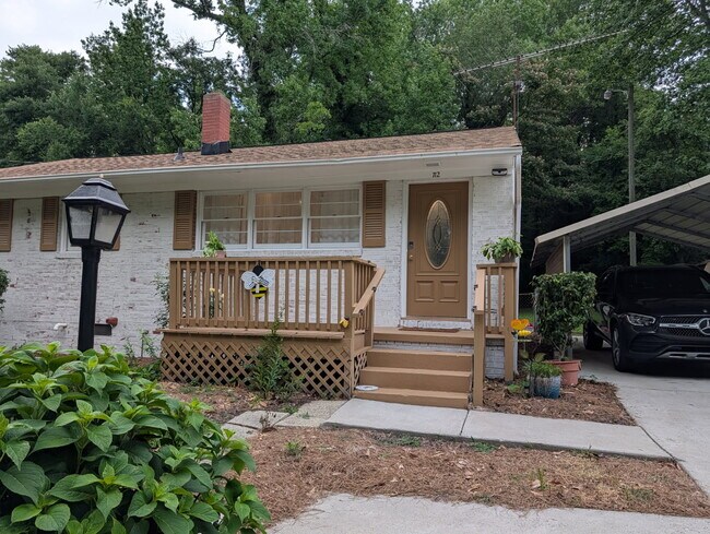 Building Photo - 712 Ellwood Dr