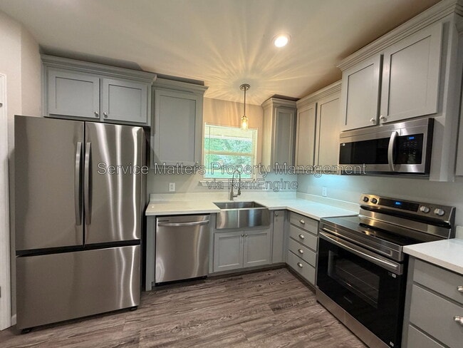 Building Photo - 5553 Riviera Dr