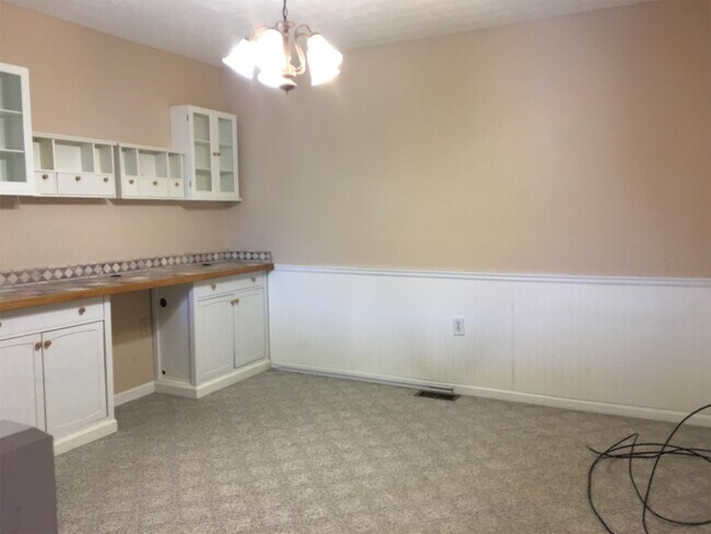 Building Photo - 6258 Braelinn Dr