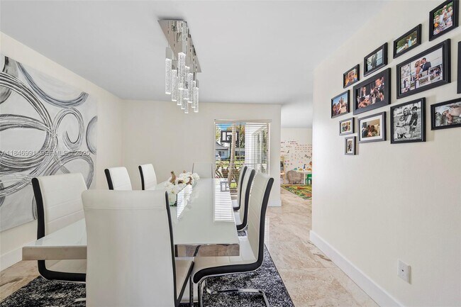 Building Photo - 5901 SW 56th Terrace